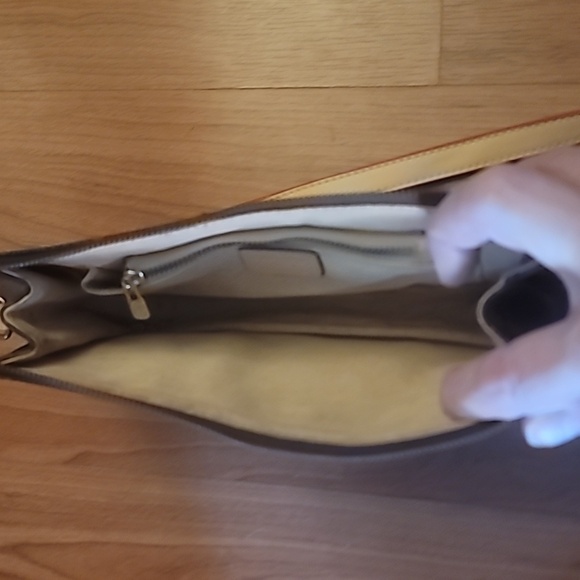 Elegant Brown Designer Shoulder Bag - Picture 6 of 12